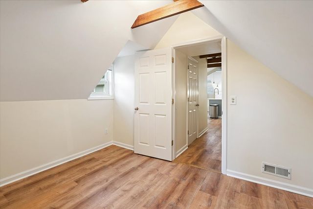692 Cherry Avenue B, Lake Forest, IL 60045