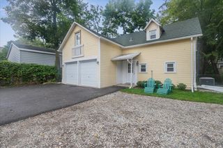 692 Cherry Avenue B, Lake Forest, IL 60045