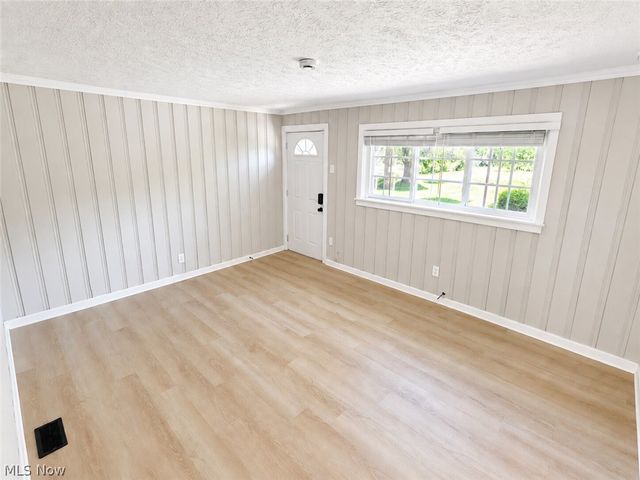 931 Crestline Drive, Akron, OH 44312