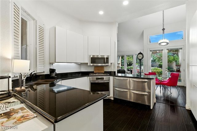 7988 Harbour Towne Avenue, Las Vegas, NV 89113