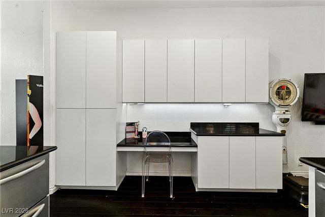 7988 Harbour Towne Avenue, Las Vegas, NV 89113