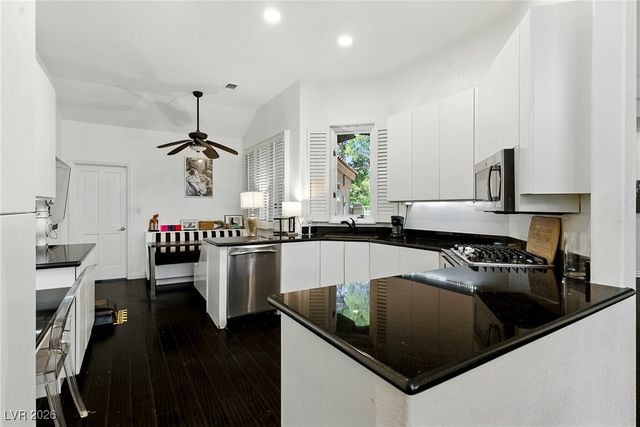 7988 Harbour Towne Avenue, Las Vegas, NV 89113