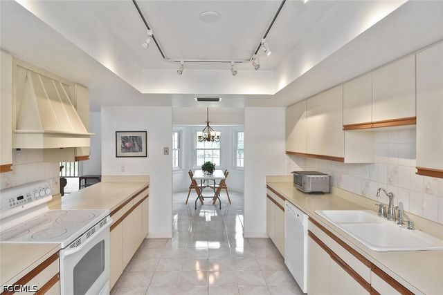 7226 Hendry Creek DR, Fort Myers, FL 33908