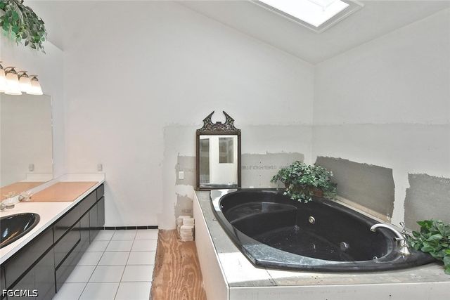7226 Hendry Creek DR, Fort Myers, FL 33908