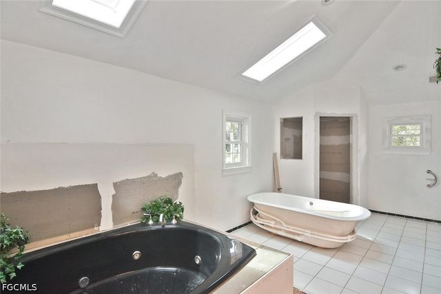 7226 Hendry Creek DR, Fort Myers, FL 33908