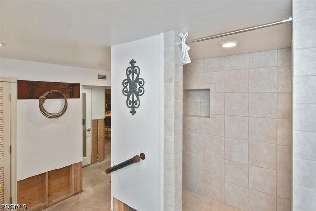 7226 Hendry Creek DR, Fort Myers, FL 33908