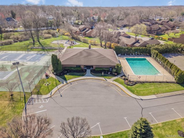 85 Rhett Court, Commack, NY 11725