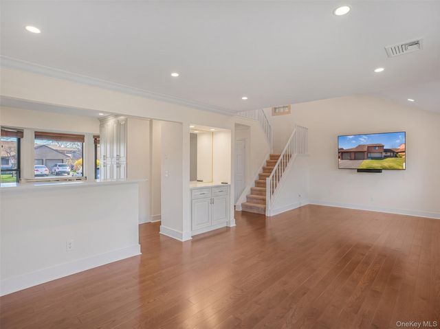 85 Rhett Court, Commack, NY 11725