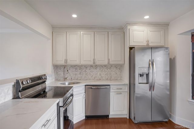85 Rhett Court, Commack, NY 11725