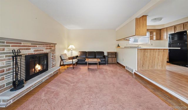 30802 Dell Lane, Warren, MI 48092