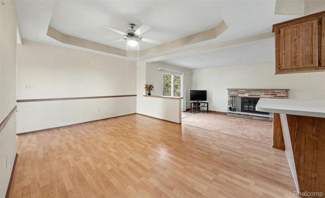 30802 Dell Lane, Warren, MI 48092