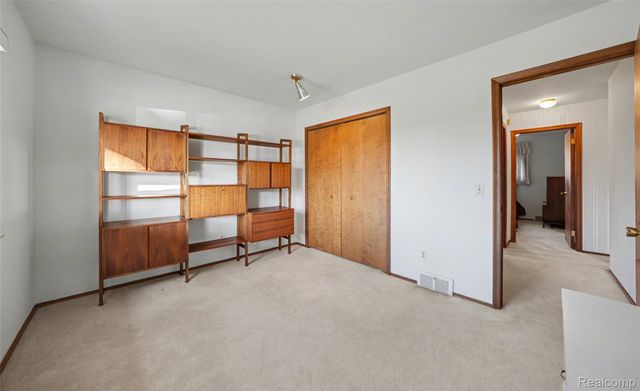 30802 Dell Lane, Warren, MI 48092