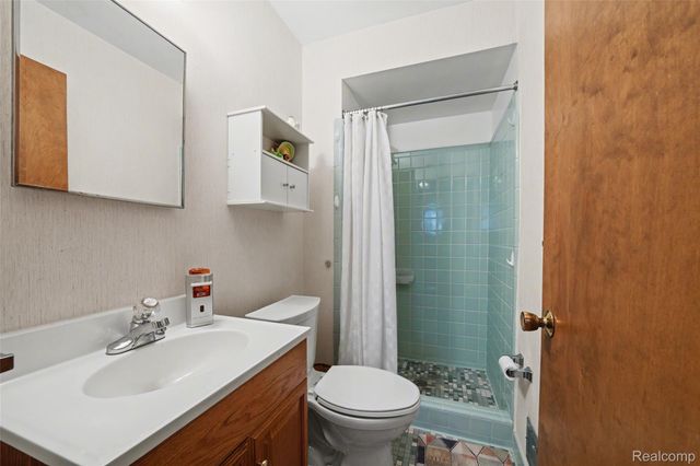 30802 Dell Lane, Warren, MI 48092