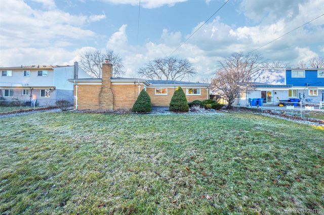 30802 Dell Lane, Warren, MI 48092