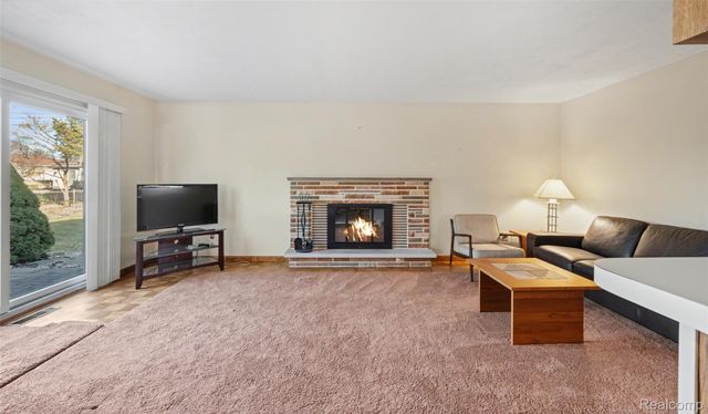 30802 Dell Lane, Warren, MI 48092