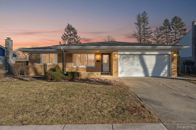 30802 Dell Lane, Warren, MI 48092