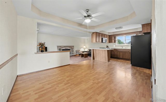 30802 Dell Lane, Warren, MI 48092