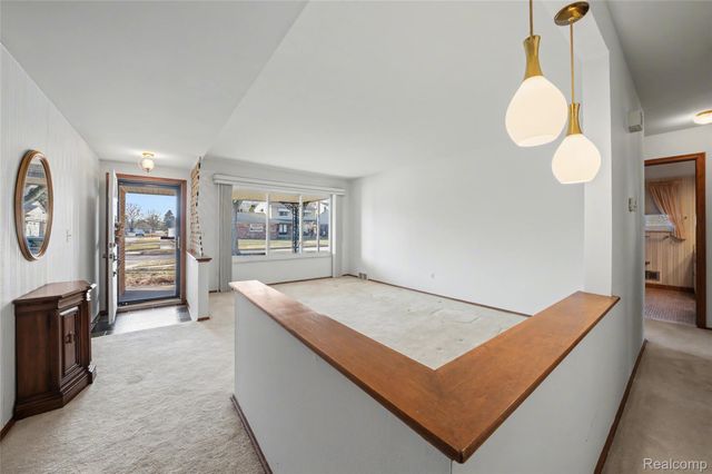 30802 Dell Lane, Warren, MI 48092