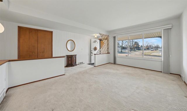 30802 Dell Lane, Warren, MI 48092