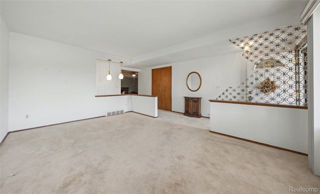 30802 Dell Lane, Warren, MI 48092