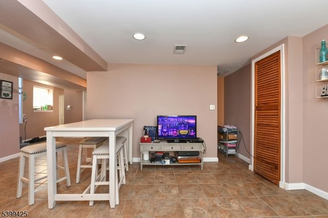 2 Lincoln Pl, Moonachie Boro, NJ 07074