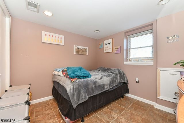 2 Lincoln Pl, Moonachie Boro, NJ 07074