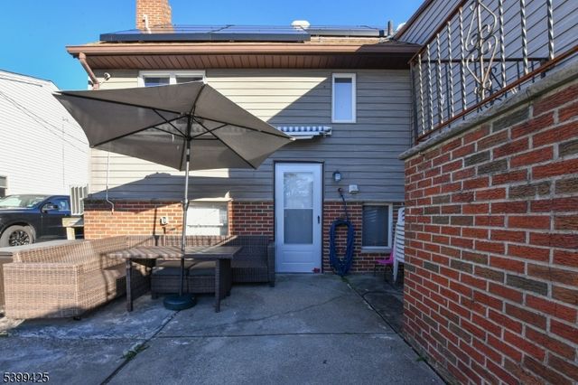 2 Lincoln Pl, Moonachie Boro, NJ 07074