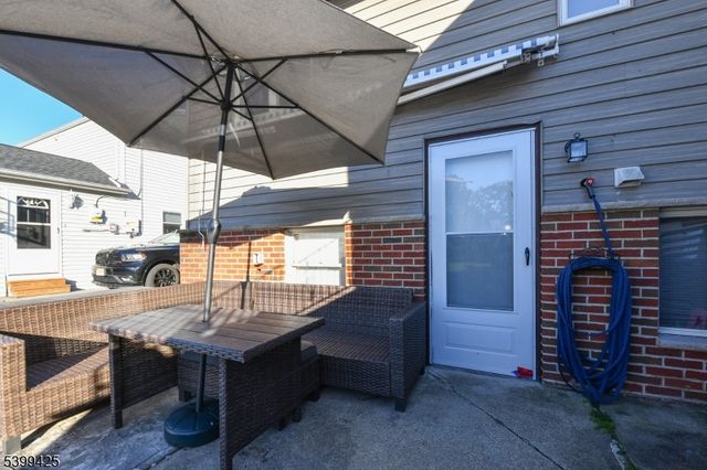 2 Lincoln Pl, Moonachie Boro, NJ 07074