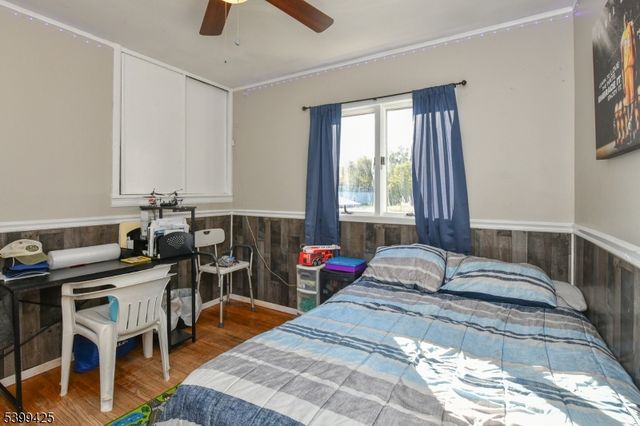 2 Lincoln Pl, Moonachie Boro, NJ 07074