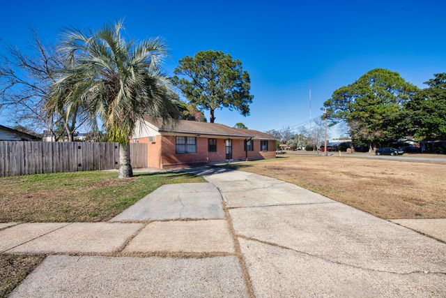 235 SW Deluna Road, Fort Walton Beach, FL 32548