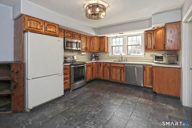 428 Peck Lane, Orange, CT 06477