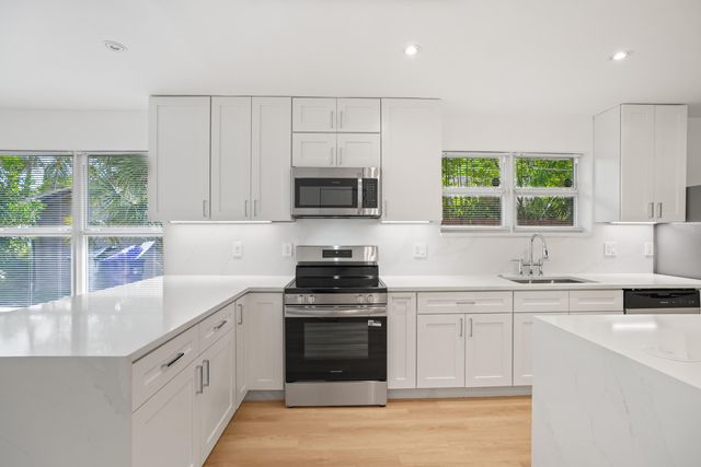 1404 NE 2nd Street, Pompano Beach, FL 33060