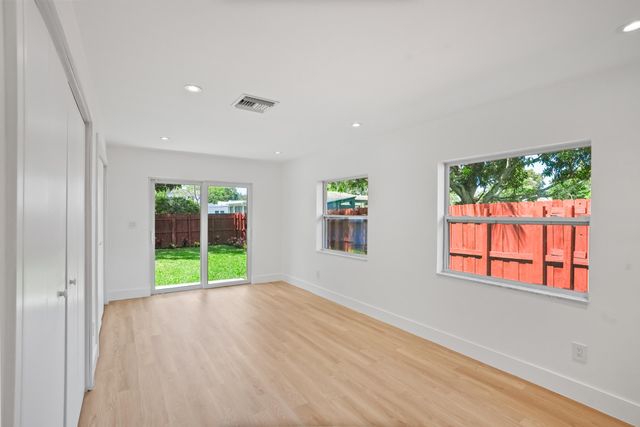 1404 NE 2nd Street, Pompano Beach, FL 33060