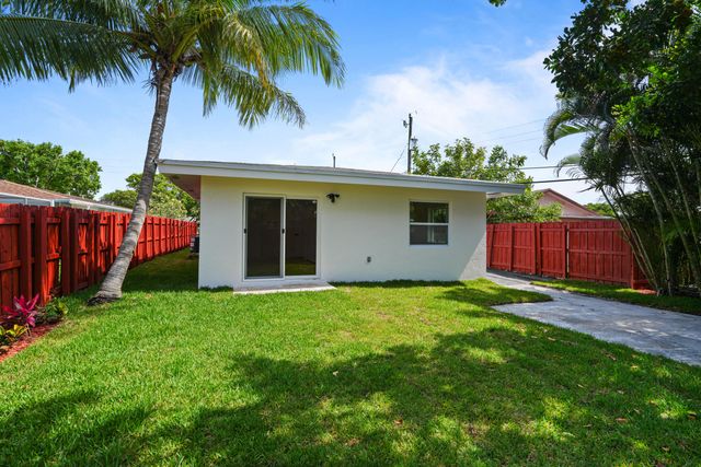 1404 NE 2nd Street, Pompano Beach, FL 33060