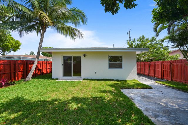 1404 NE 2nd Street, Pompano Beach, FL 33060