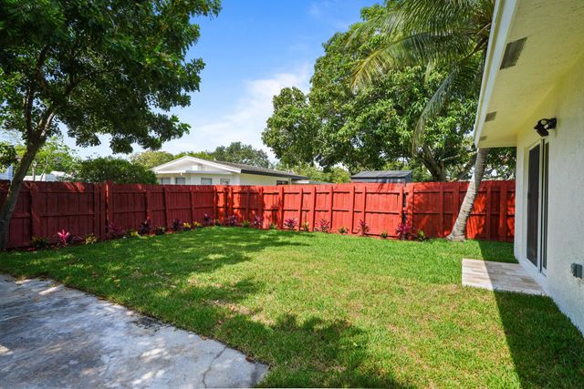 1404 NE 2nd Street, Pompano Beach, FL 33060