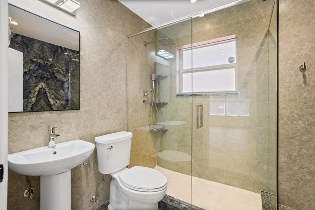 1404 NE 2nd Street, Pompano Beach, FL 33060