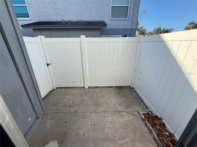 5120 TEMPLE HEIGHTS ROAD D, Tampa, FL 33617