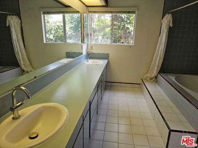 4322 Berryman Avenue, Los Angeles, CA 90066