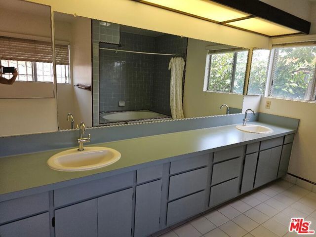 4322 Berryman Avenue, Los Angeles, CA 90066