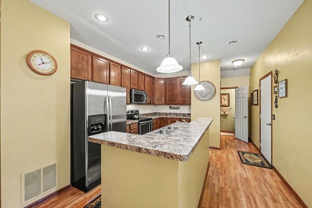 1601 Sumac Circle B, Carver, MN 55315
