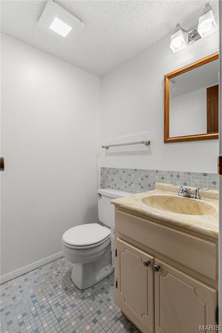 2332 Hidden Meadow Lane, Ballwin, MO 63021