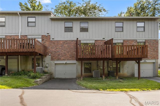 2332 Hidden Meadow Lane, Ballwin, MO 63021