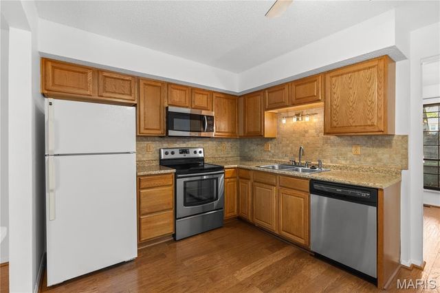 2332 Hidden Meadow Lane, Ballwin, MO 63021