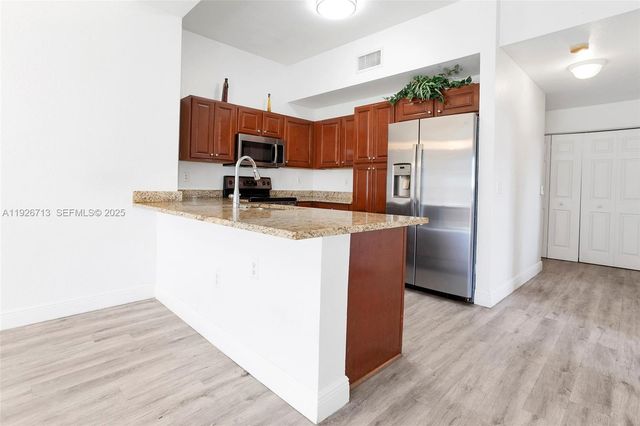 3340 Palomino Dr 211-2, Davie, FL 33024