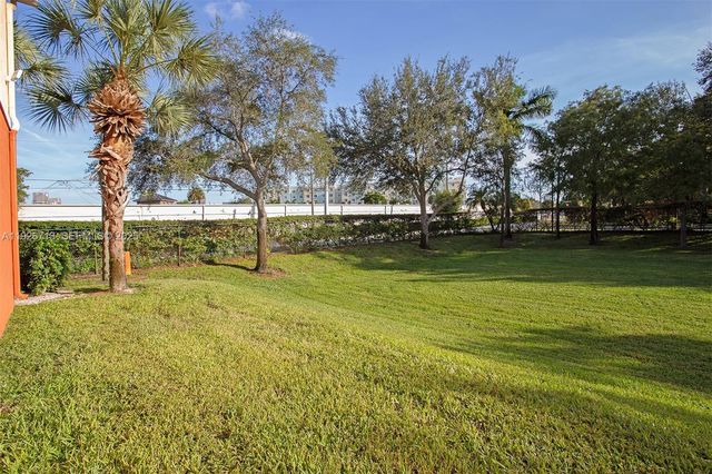 3340 Palomino Dr 211-2, Davie, FL 33024