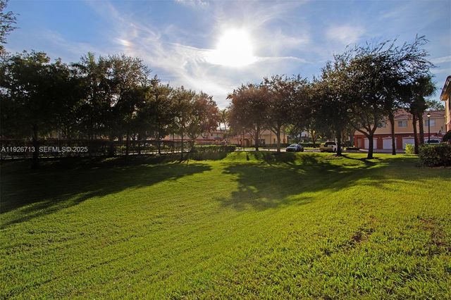 3340 Palomino Dr 211-2, Davie, FL 33024