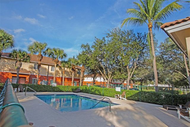 3340 Palomino Dr 211-2, Davie, FL 33024