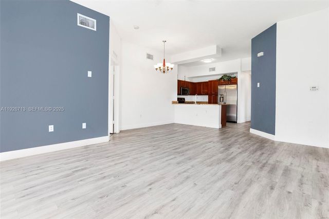 3340 Palomino Dr 211-2, Davie, FL 33024