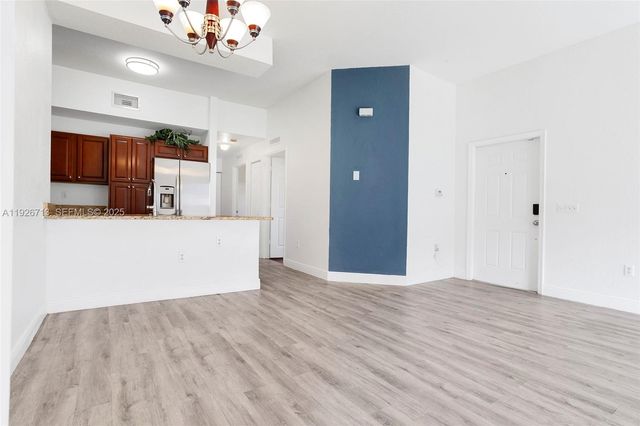 3340 Palomino Dr 211-2, Davie, FL 33024